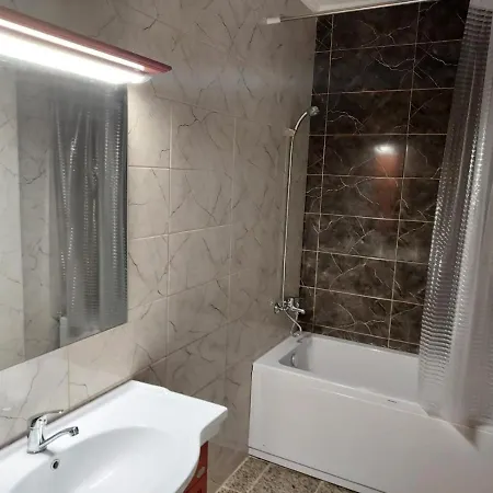 Apartament Mona *
